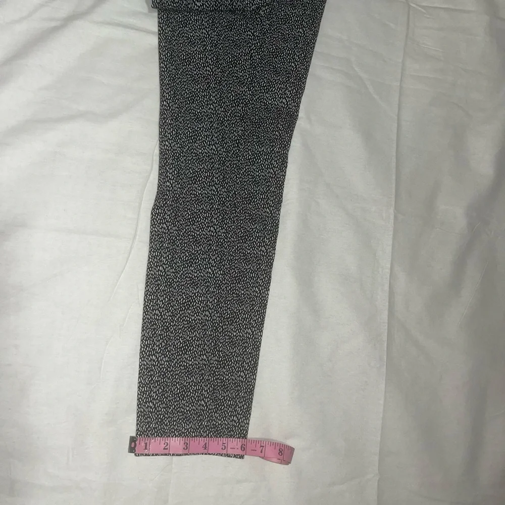 Talbots Black and White Rice Print Chatham Ankle Pants in size 4P - Picture 9 of 9
